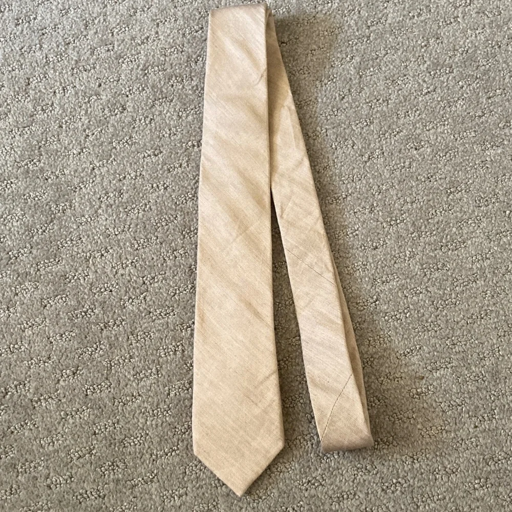 BHLDN x The Tie Bar cream silk & linen neck tie.